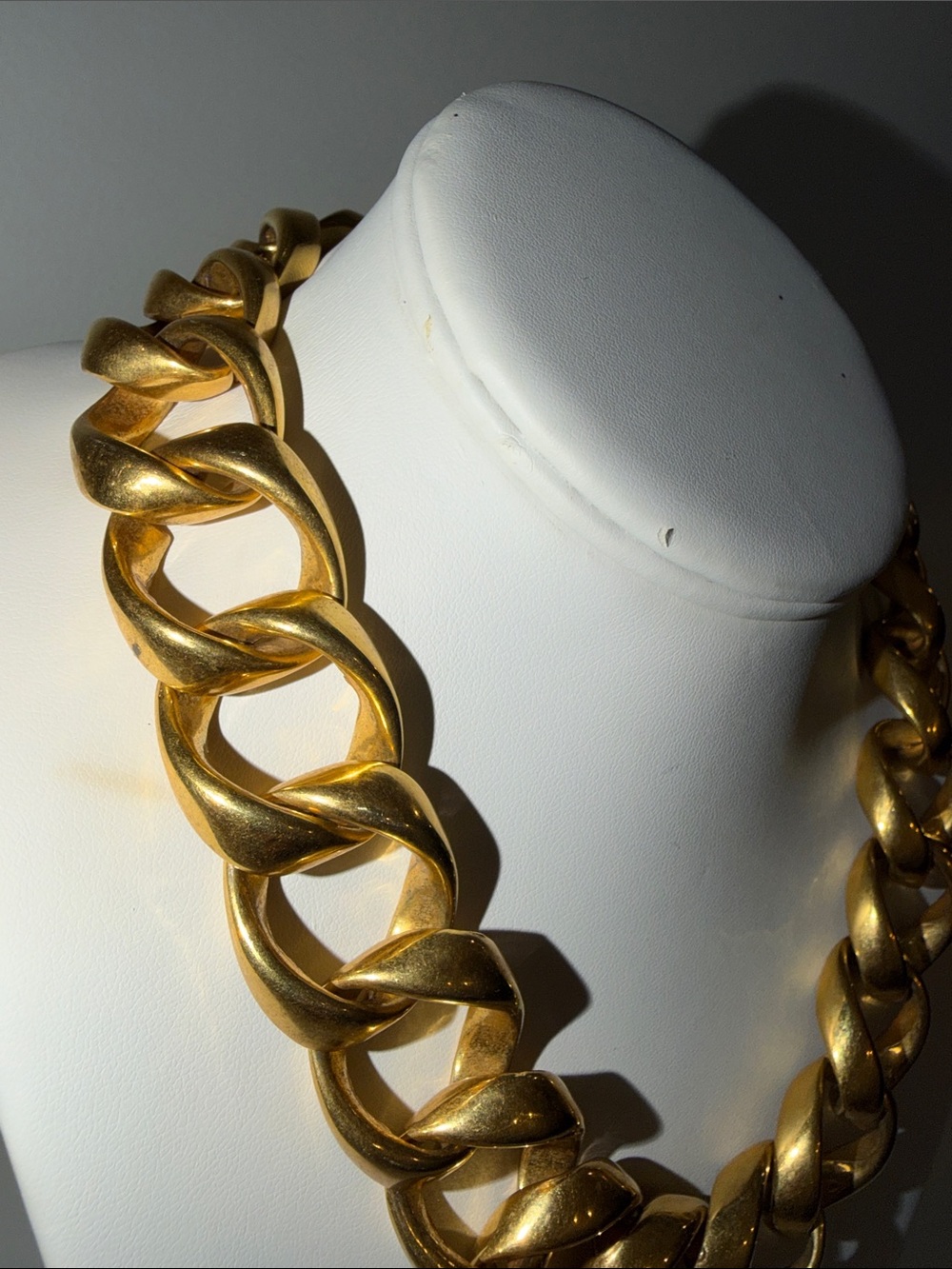 Heavy goldtone statement link necklace - Picture 5 of 12